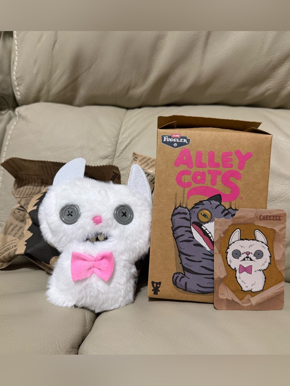 Fuggler Alley Cats Plush Bag Charm Blind Box White Cheezee Cat Pink Bow NEW